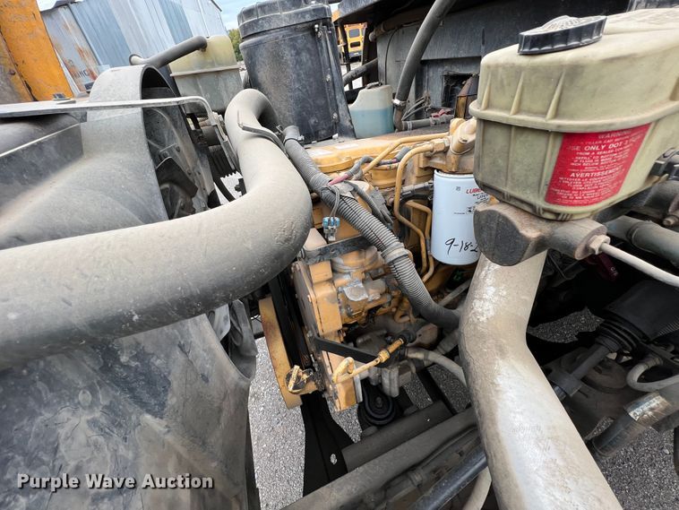 image for item HX9983 2002 Chevrolet B7000 Bluebird  school bus