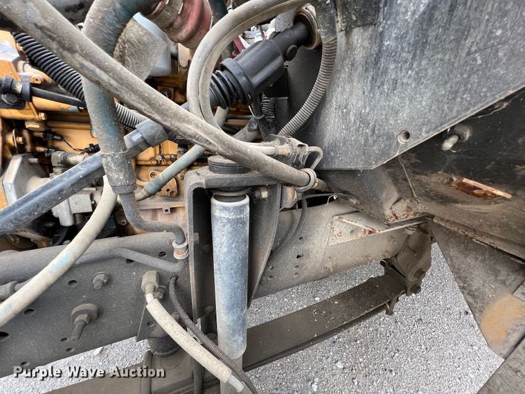 image for item HX9983 2002 Chevrolet B7000 Bluebird  school bus