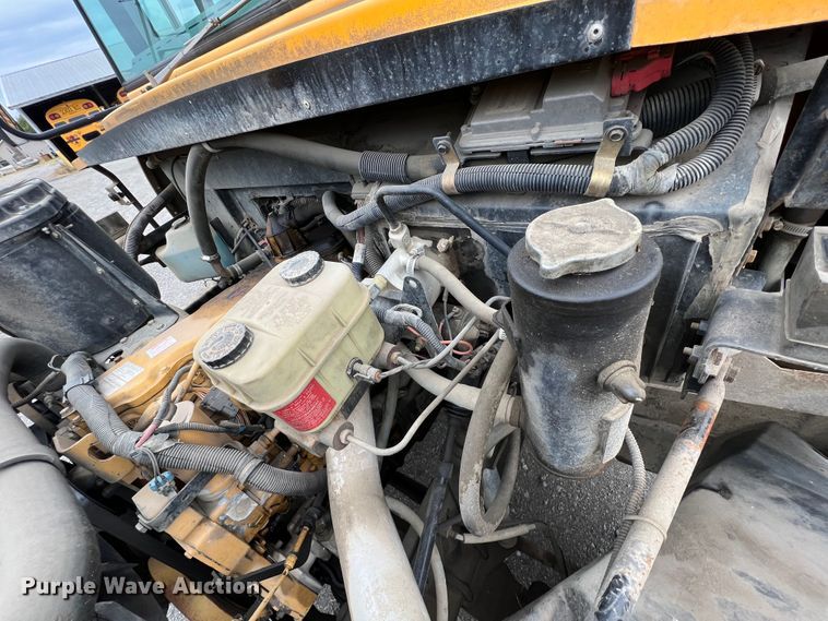 image for item HX9983 2002 Chevrolet B7000 Bluebird  school bus