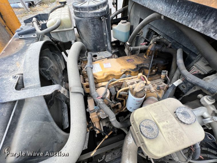 image for item HX9983 2002 Chevrolet B7000 Bluebird  school bus