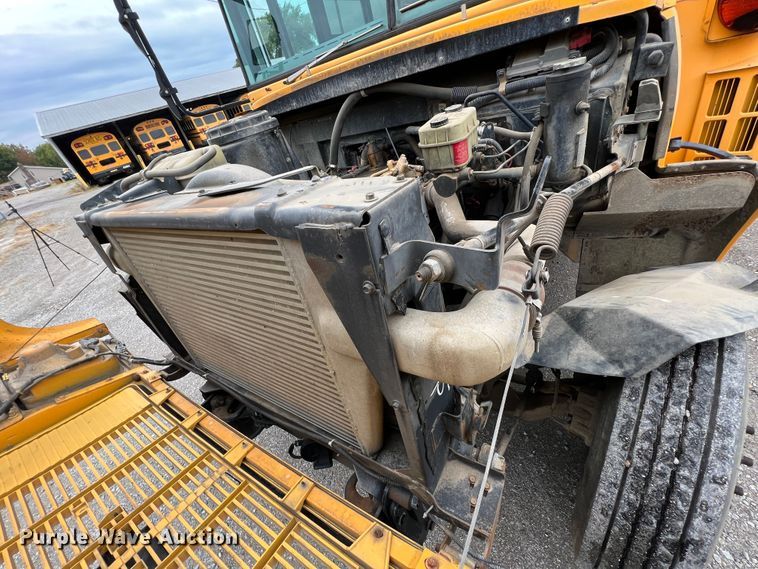 image for item HX9983 2002 Chevrolet B7000 Bluebird  school bus