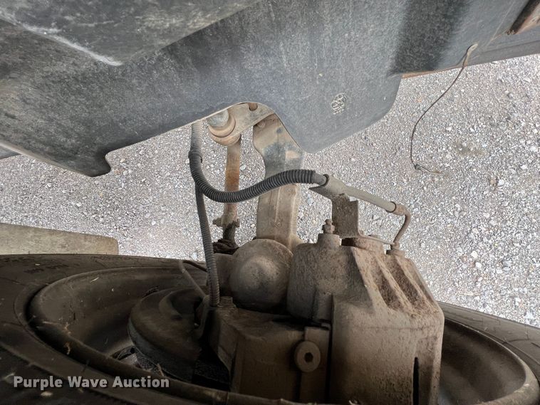 image for item HX9983 2002 Chevrolet B7000 Bluebird  school bus