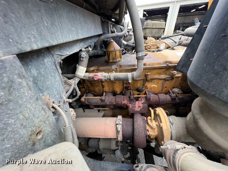 image for item HX9983 2002 Chevrolet B7000 Bluebird  school bus