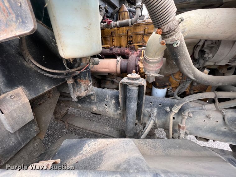 image for item HX9983 2002 Chevrolet B7000 Bluebird  school bus