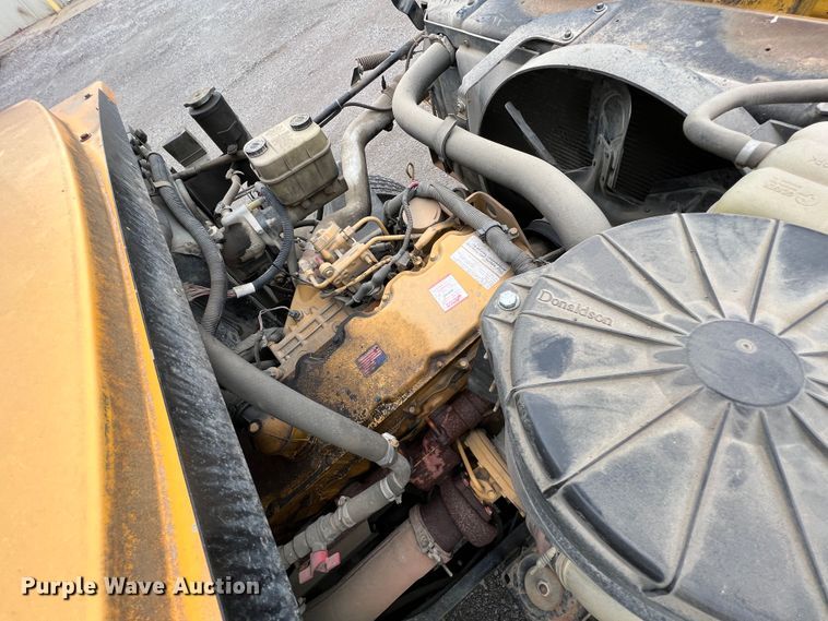 image for item HX9983 2002 Chevrolet B7000 Bluebird  school bus