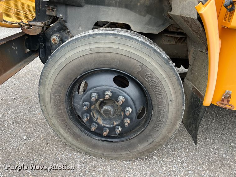 image for item HX9983 2002 Chevrolet B7000 Bluebird  school bus