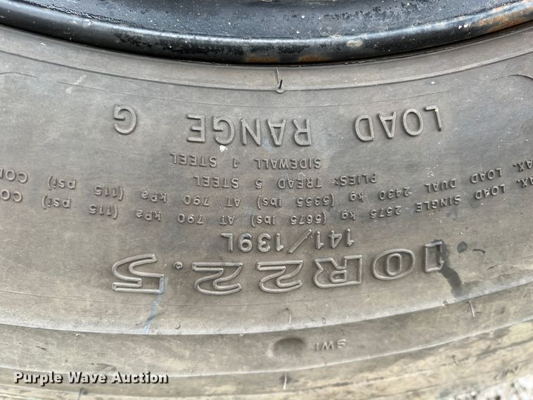 image for item HX9983 2002 Chevrolet B7000 Bluebird  school bus