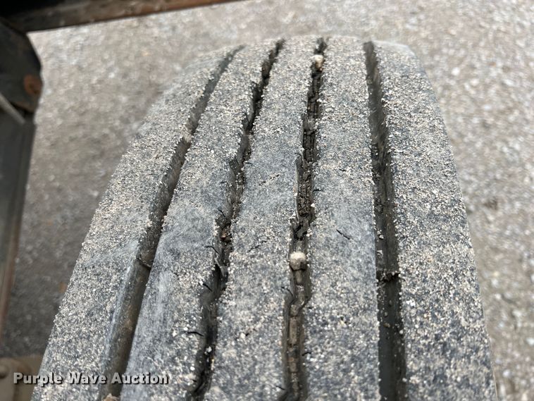 image for item HX9983 2002 Chevrolet B7000 Bluebird  school bus