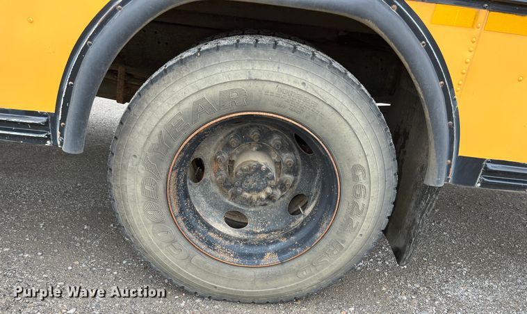 image for item HX9983 2002 Chevrolet B7000 Bluebird  school bus