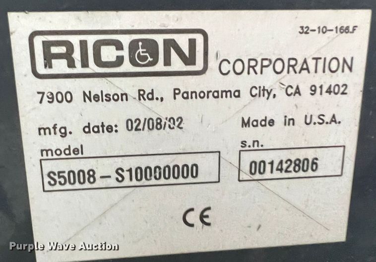 image for item HX9983 2002 Chevrolet B7000 Bluebird  school bus