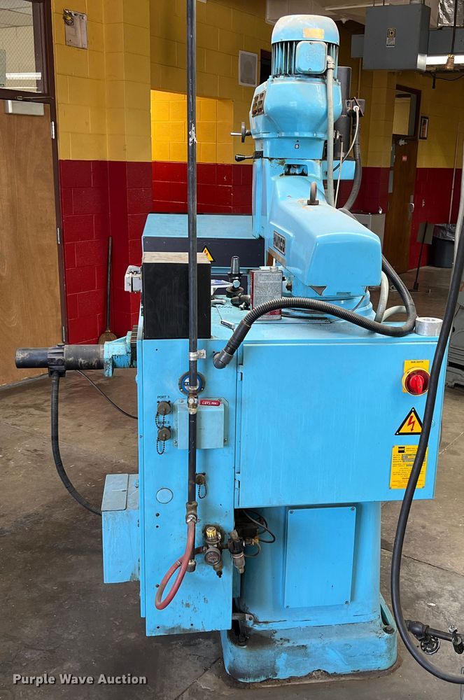 image for item IA9237 Hurco  milling machine