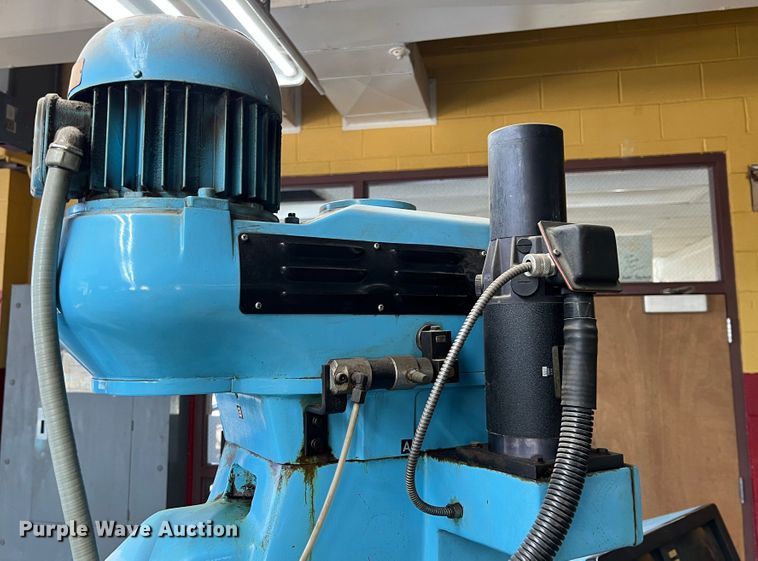 image for item IA9237 Hurco  milling machine