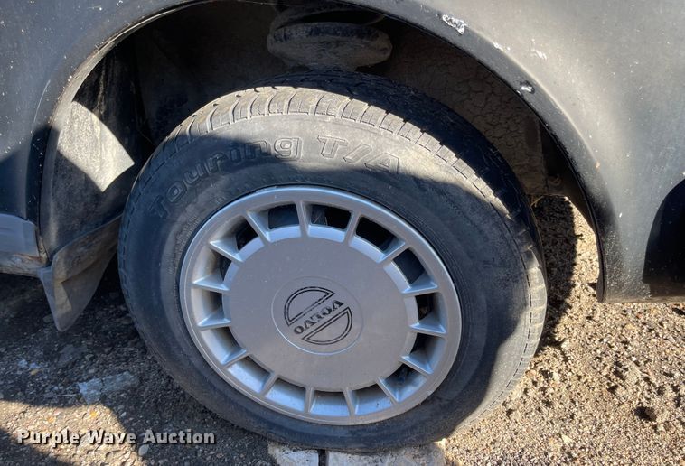 image for item JD9297 1989 Volvo 240 DL