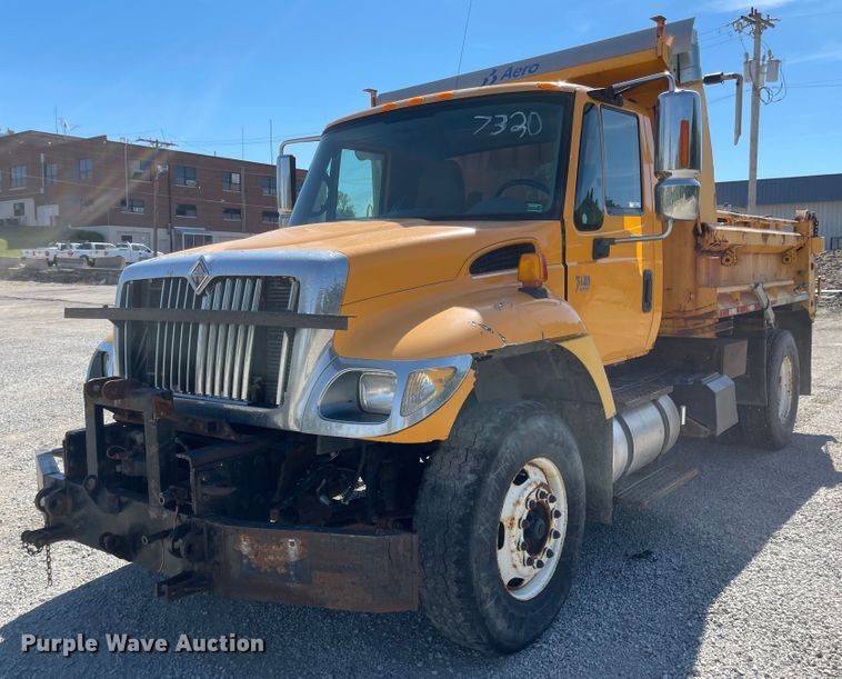 image for item JD9312 2006 International 7400  dump truck
