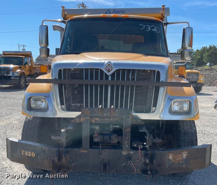 image for item JD9312 2006 International 7400  dump truck