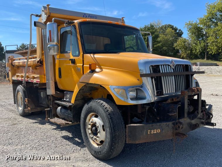 image for item JD9312 2006 International 7400  dump truck