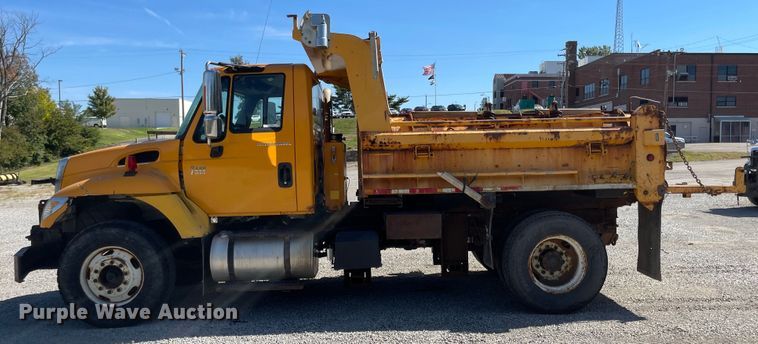 image for item JD9312 2006 International 7400  dump truck