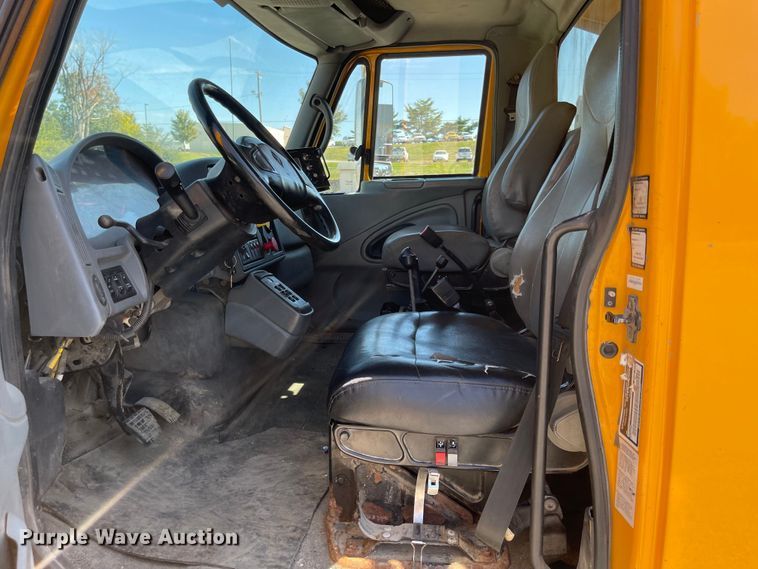 image for item JD9312 2006 International 7400  dump truck