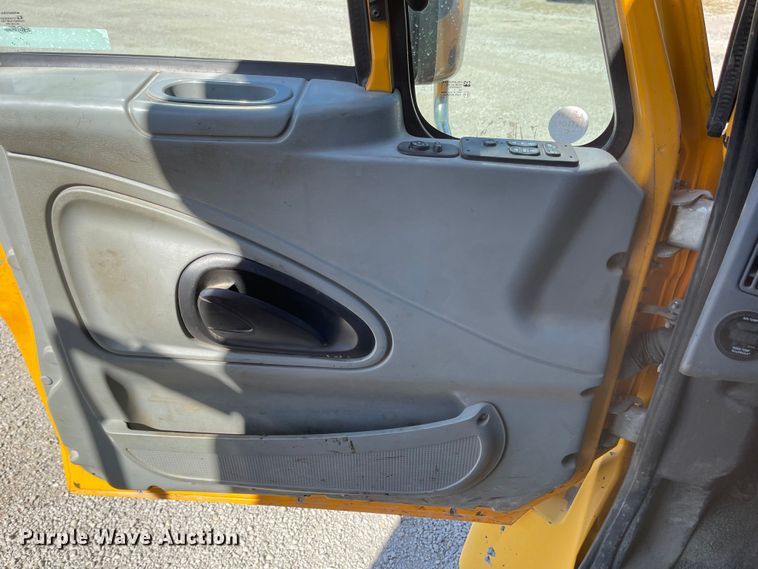 image for item JD9312 2006 International 7400  dump truck