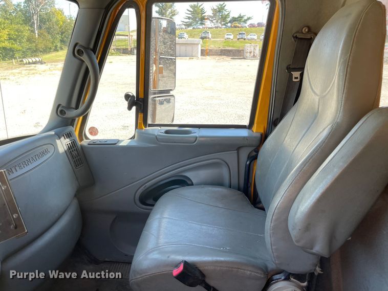 image for item JD9312 2006 International 7400  dump truck