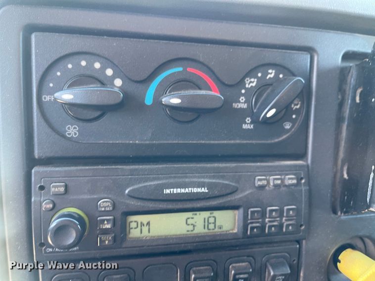 image for item JD9312 2006 International 7400  dump truck