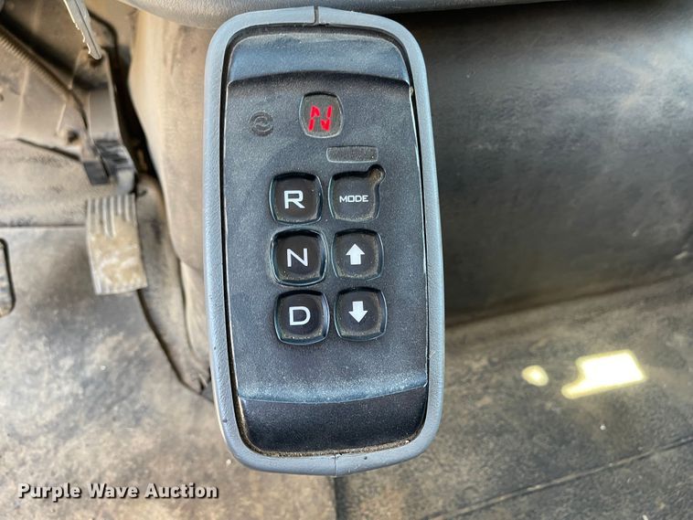 image for item JD9312 2006 International 7400  dump truck