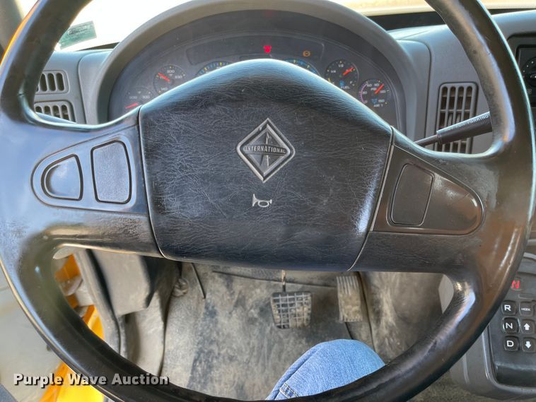 image for item JD9312 2006 International 7400  dump truck