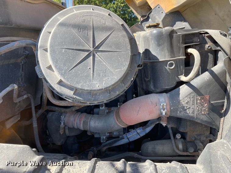 image for item JD9312 2006 International 7400  dump truck