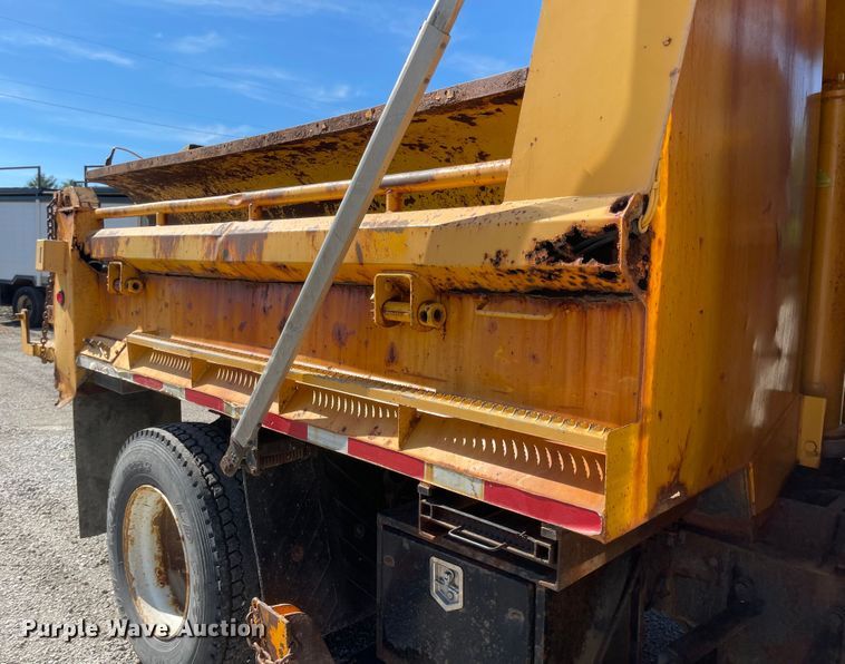 image for item JD9312 2006 International 7400  dump truck