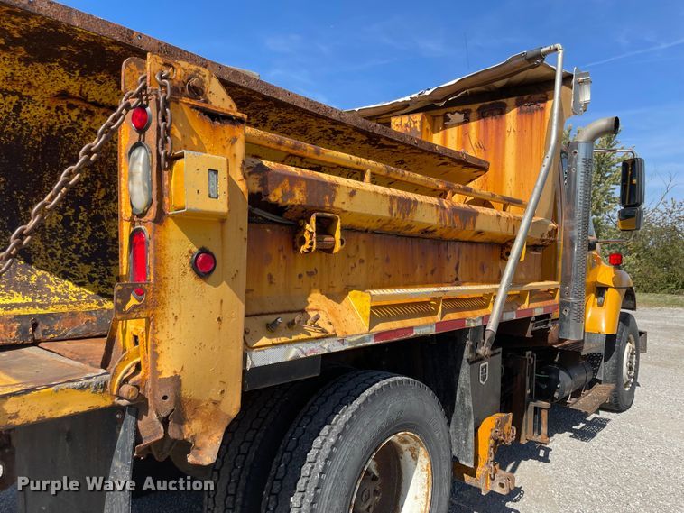 image for item JD9312 2006 International 7400  dump truck