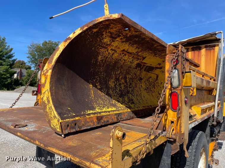 image for item JD9312 2006 International 7400  dump truck