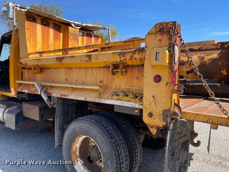 image for item JD9312 2006 International 7400  dump truck