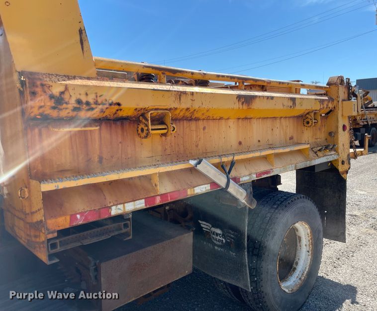 image for item JD9312 2006 International 7400  dump truck