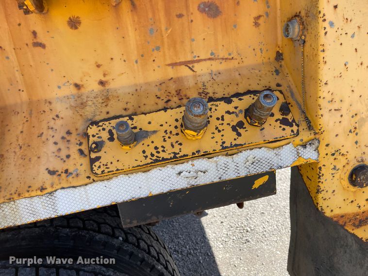 image for item JD9312 2006 International 7400  dump truck