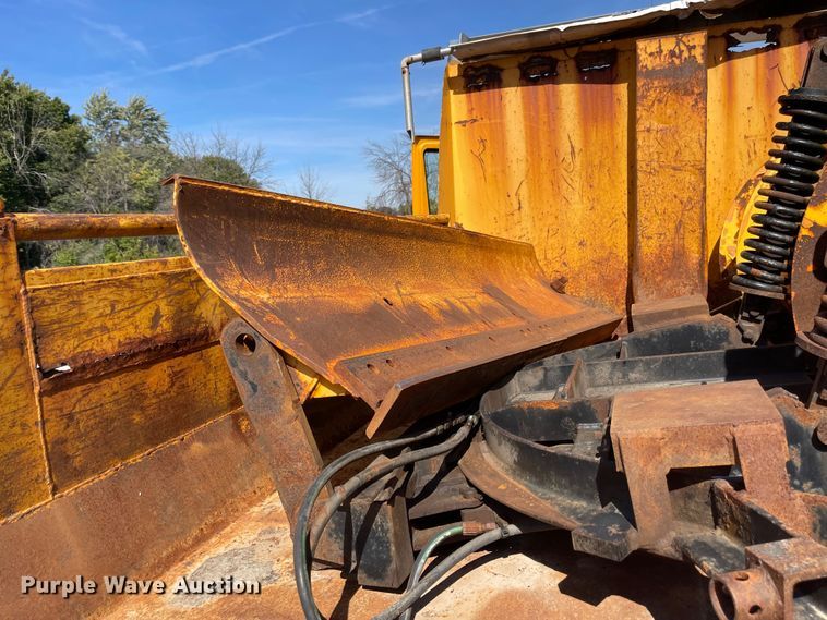 image for item JD9312 2006 International 7400  dump truck