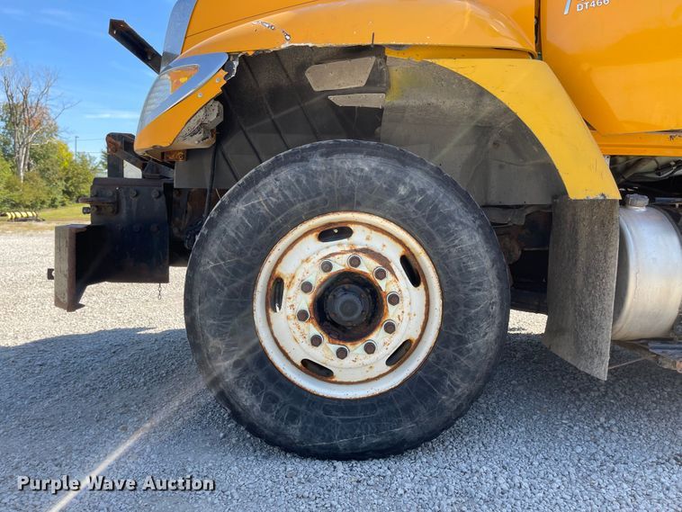 image for item JD9312 2006 International 7400  dump truck