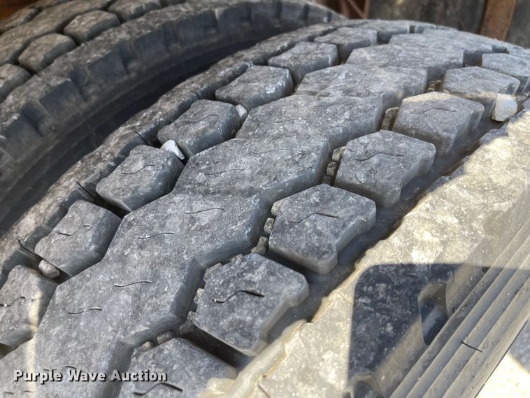 image for item JD9312 2006 International 7400  dump truck