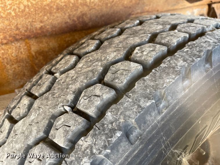 image for item JD9312 2006 International 7400  dump truck