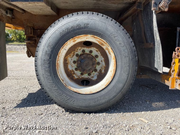 image for item JD9312 2006 International 7400  dump truck