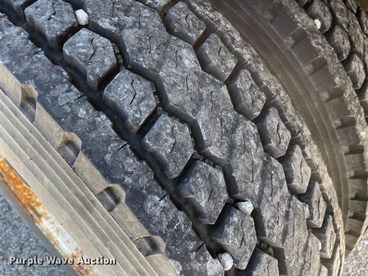 image for item JD9312 2006 International 7400  dump truck