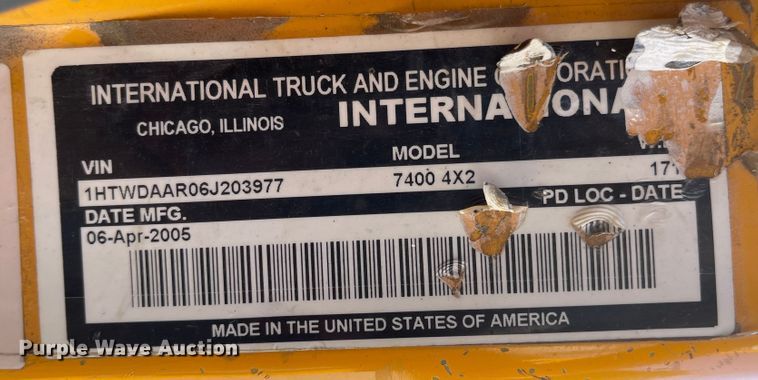 image for item JD9312 2006 International 7400  dump truck