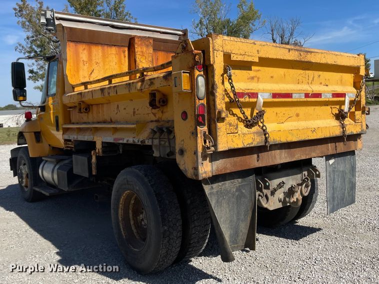 image for item JD9313 2005 International 7400  dump truck