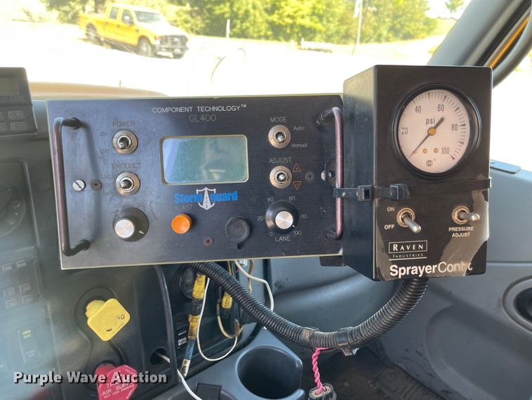 image for item JD9313 2005 International 7400  dump truck