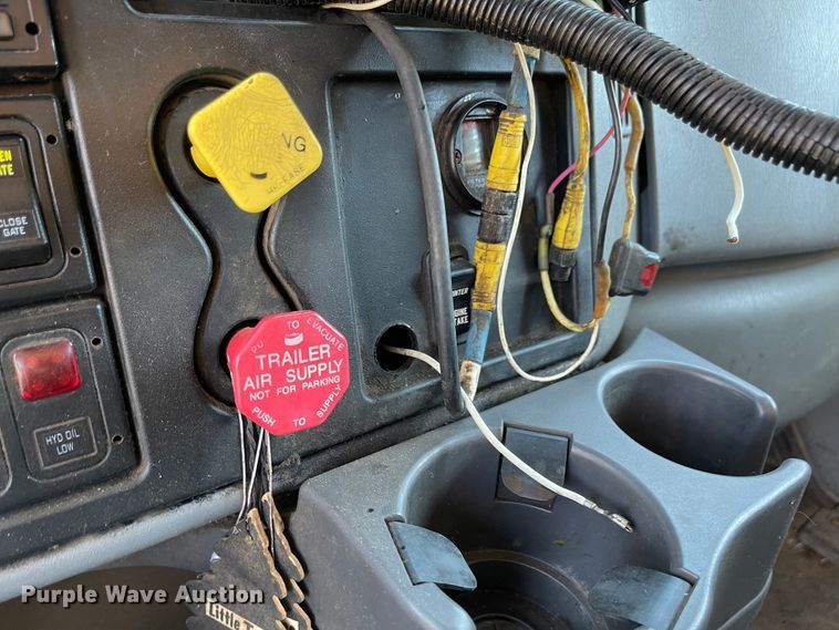 image for item JD9313 2005 International 7400  dump truck