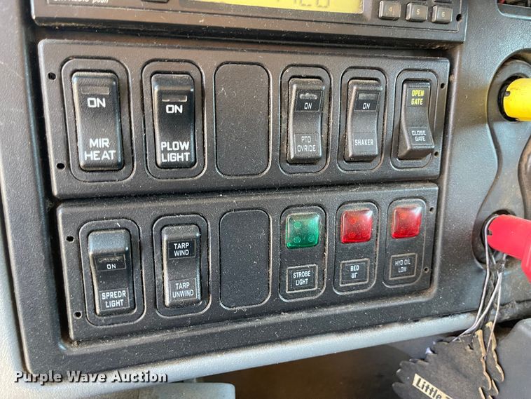 image for item JD9313 2005 International 7400  dump truck