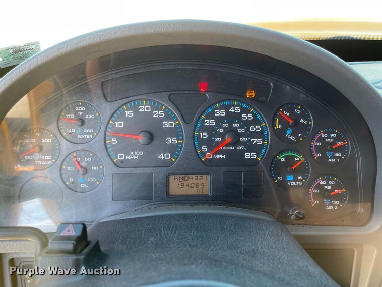 image for item JD9313 2005 International 7400  dump truck