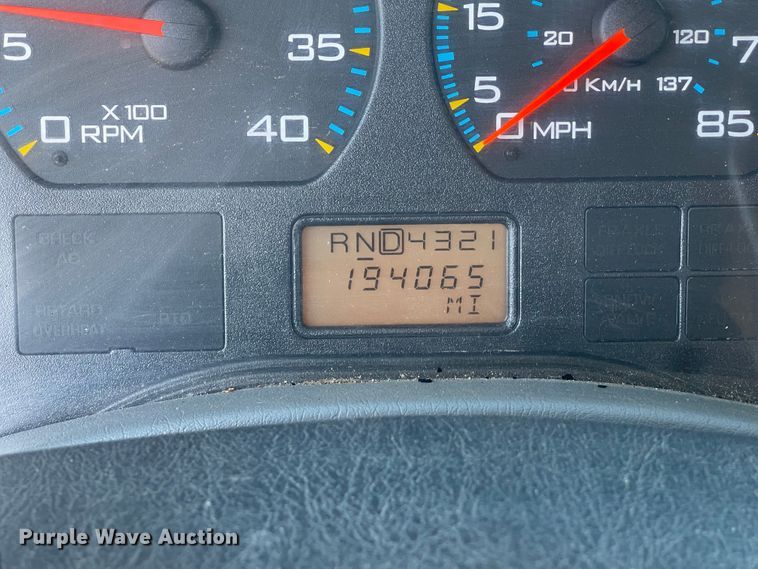 image for item JD9313 2005 International 7400  dump truck