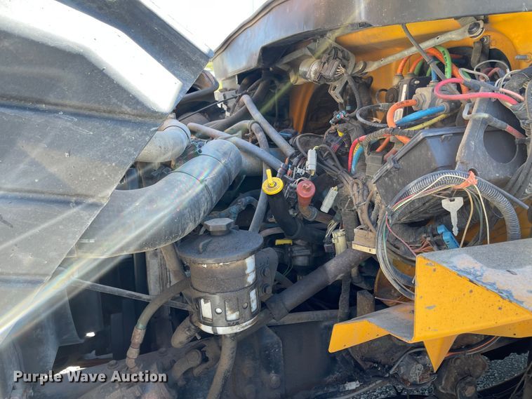 image for item JD9313 2005 International 7400  dump truck