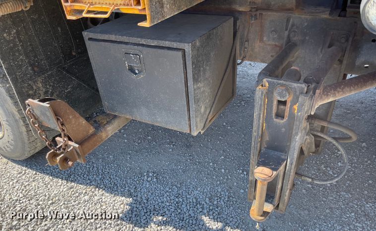 image for item JD9313 2005 International 7400  dump truck