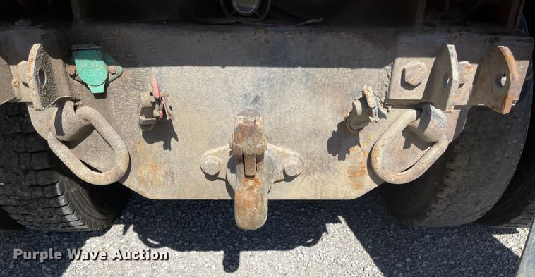 image for item JD9313 2005 International 7400  dump truck